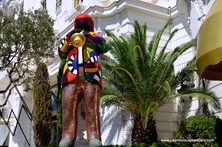 Niki Saint Phalle statue outside Le Negresco