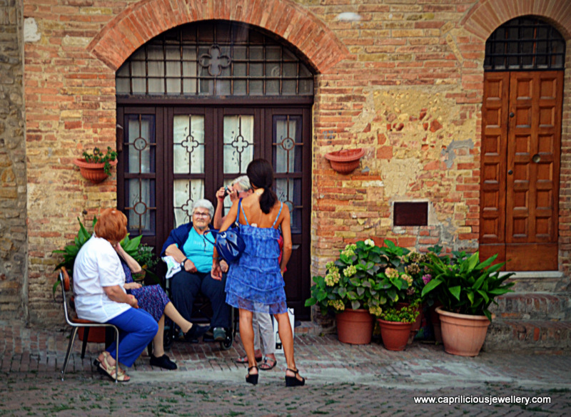 Gossiping Grandmas, San Gimignano